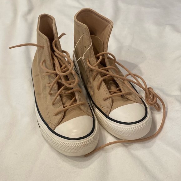 Converse Nude Suede with Tags - Picture 1 of 4